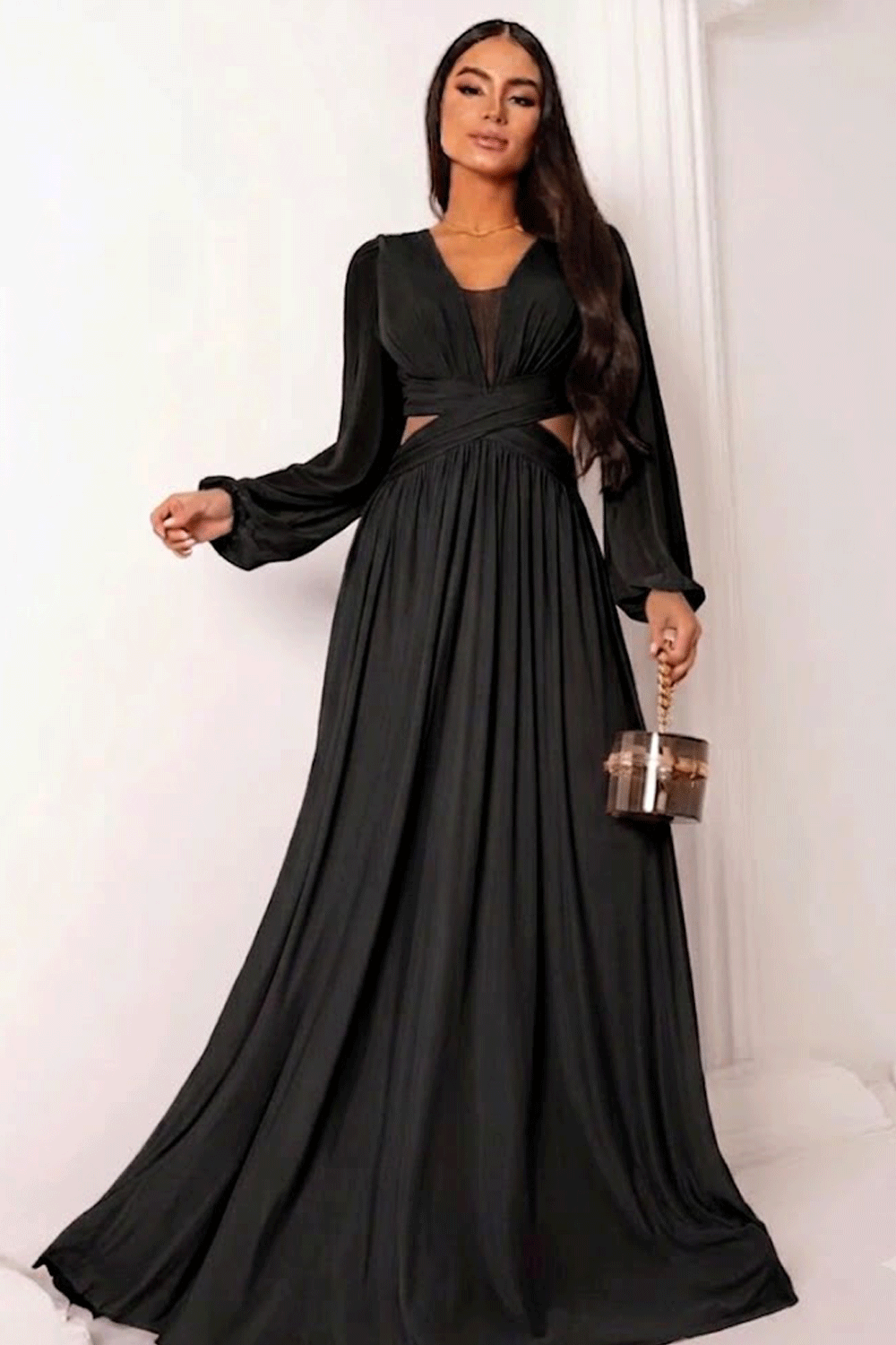 Vestido Longo de Festa Preto com Recortes